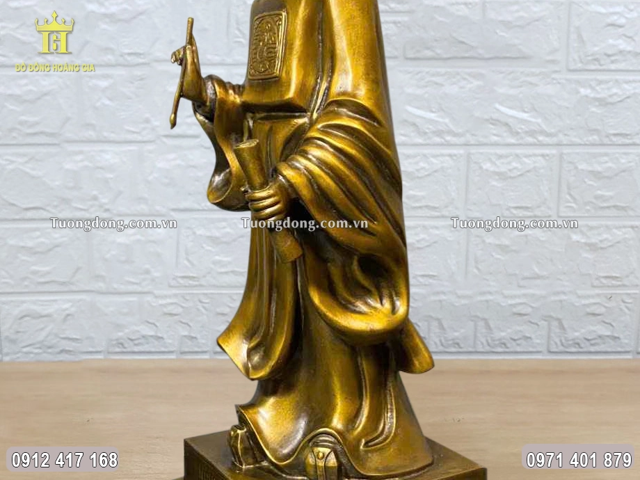 Từng họa tiết hoa văn được chạm khắc sắc nét